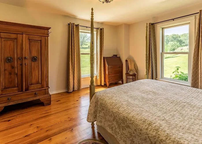 Peaceful And Serene Farmstead Retreat With Horseback Riding In Stockton, Illinois, Perfect For A Family Getaway Stockton