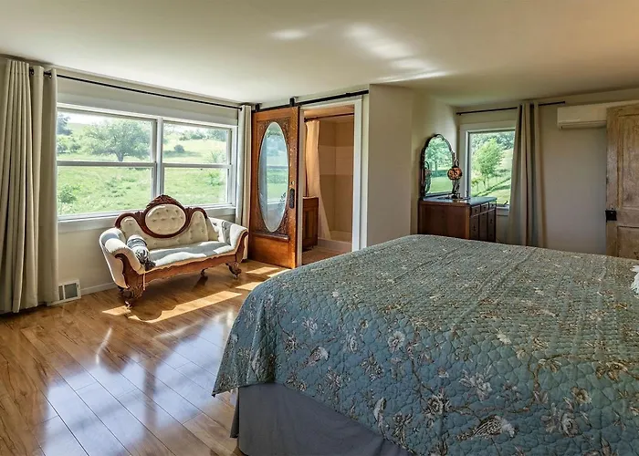 Peaceful And Serene Farmstead Retreat With Horseback Riding In Stockton, Illinois, Perfect For A Family Getaway * Stockton
