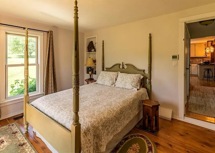 Peaceful And Serene Farmstead Retreat With Horseback Riding In Stockton, Illinois, Perfect For A Family Getaway * Stockton