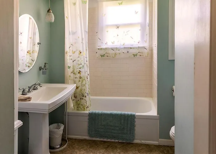Peaceful And Serene Farmstead Retreat With Horseback Riding In Stockton, Illinois, Perfect For A Family Getaway