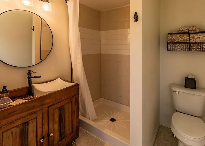 Peaceful And Serene Farmstead Retreat With Horseback Riding In Stockton, Illinois, Perfect For A Family Getaway